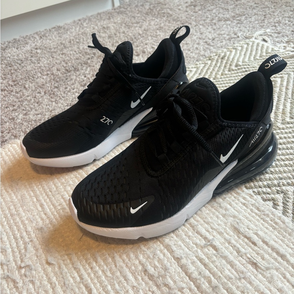 Nike Air Max 270 size 5.5Y/Women’s 7